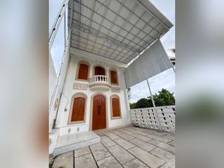 Rumah Baru 2 Lantai – Mediterania Klasik di Tengah Kota Jogja