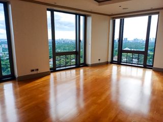 LUXURY CONDO ESSENSA (BGC) with best views | 3 BEDROOMS with 2 PARKING SLOTS