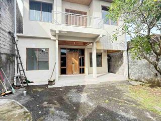 Rmh semi villa 190m2 halaman luas dkt kaw villa intan permai kerobokan