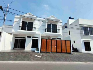 rumah mewah murah di jakarta Utara Sunter kirana SHM 2 lantai lokasi strategis