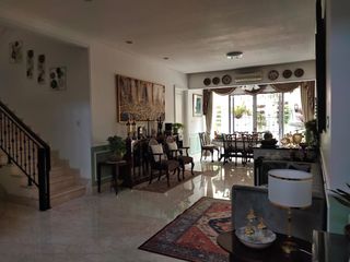 Disewakan Rumah Mewah Menteng - Modern Klasik dengan Private Pool Lokasi Strategis