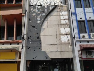 Ruko dijual di Alam Sutera 4,5 Lantai Furnish ada Lift Lokasi Ramai dan Terawat