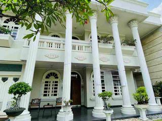 Dijual Istana Dharmahusada Indah Raya