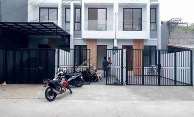 Di jual rumah 2 lantai kokoh permanen lokasi karang tengah Ciledug Tangerang kota