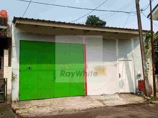 Gudang (nempel dengan rumah tinggal) bisa juga di jadikan rumah tinggal.