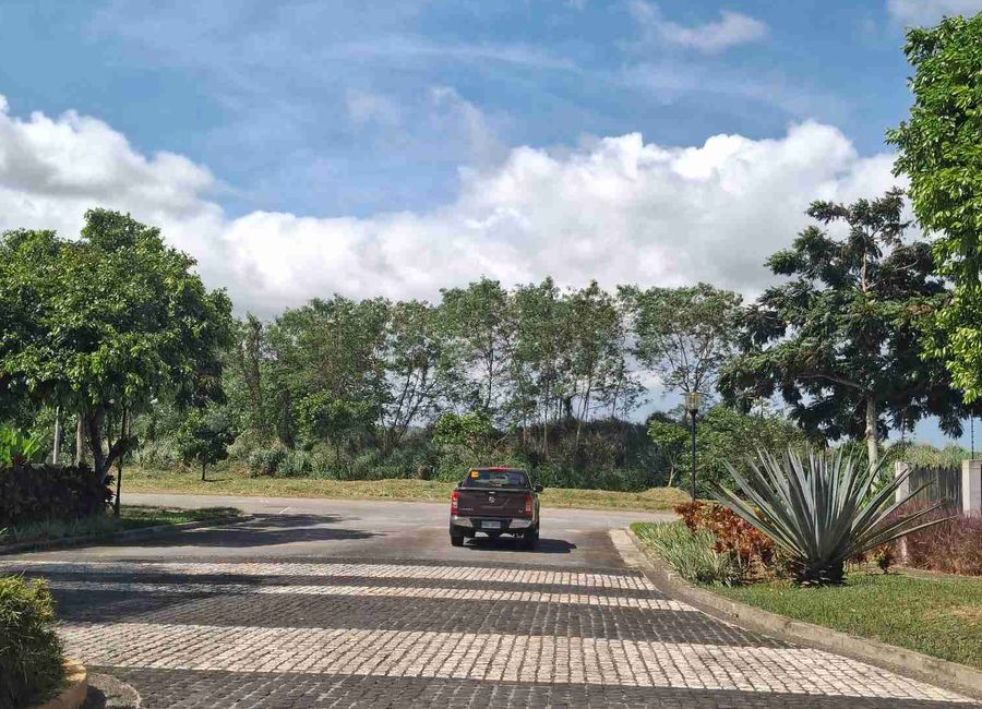 Yellowstone Loop, Mirala, Canlubang, Calamba, Laguna image 2