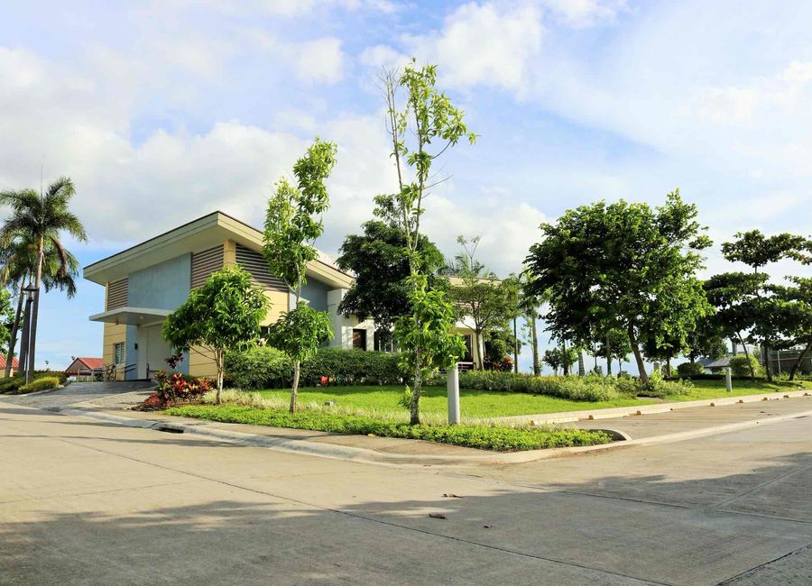 Riverbend, Malitlit, Santa Rosa, Laguna image 2