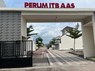 rumah pesan bangun lokasi strategis 100 meter dari jl raya solo jogja  akses mudah sertifikat ready