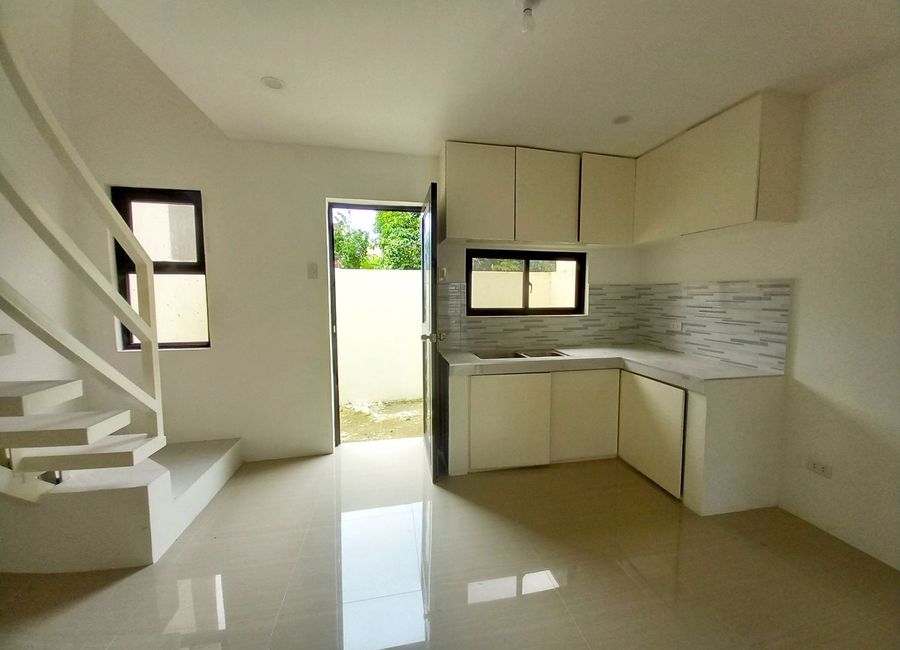 Balimbing Street, Town & Country Executive Village, Mayamot, Antipolo, Rizal image 2