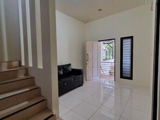 Dijual Rumah Kelapa Gading harga 1Man saja 2 Lantai SHM Hadap Timur LT 90 m², Fully Furnished, Siap Huni
