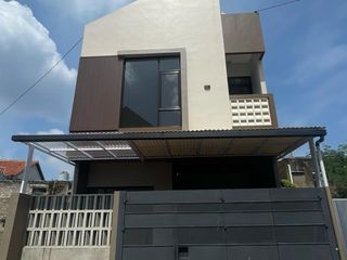 Rumah Baru  Nyaman untuk Keluarga di Sariwangi – Terang & Fungsional