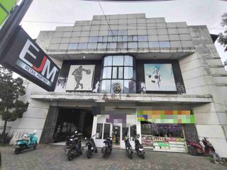 Gedung di Mainroad Terusan Jakarta Antapani Bandung