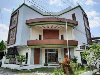 DIJUAL BANGUNAN 3 lantai UNTUK KANTOR / USAHA DI GODEAN SLEMAN YOGYAKARTA