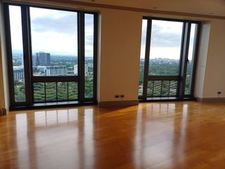 Spacious 3 Bedroom Condo Unit with Golf Course View in Essensa BGC