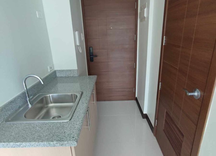 For sale condo In taft pasay shell sea shore breze cartimar buendia gil ...