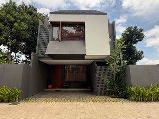 Rumah Siap Huni Modern Living 2 Lantai + Split Level di Ciputat, Tangerang Selatan