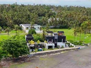 Luxury Beachfront Villa di Saba Gianyar
