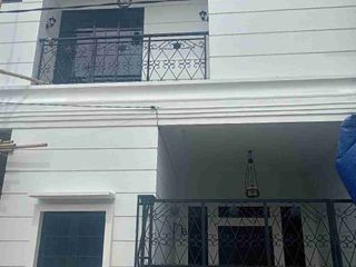 rumah mewah murah siap huni di Klapa dua wetan Ciracas