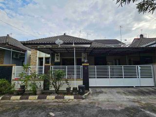 Disewakan Rumah Siap Hun Soli semi Furnish depan Taman