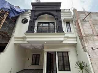 Rumah Siaphuni dengan Rooftop – Lokasi Strategis Jakarta Selatan