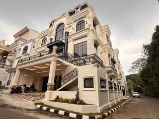 Rumah Siaphuni 3 Lantai, Lift, Private Pool Di Cipete Jakarta Selatan