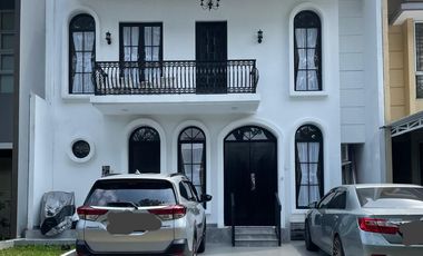 Rumah Mewah Elegan Bergaya American Classic di Delatinos