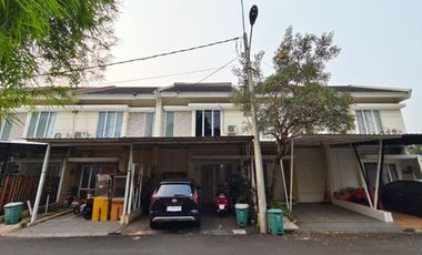 Jual Rumah Asri di paradise Serpong City Parkir luas di depan Taman