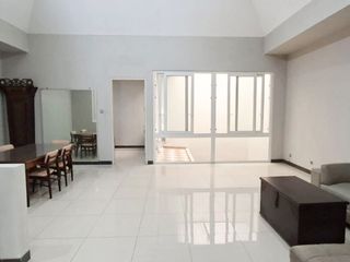 Disewakan Rumah Bagus Siap Huni - Sunrise Garden Jakarta Barat