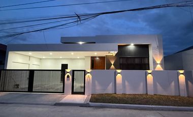 House and Lot 3 bedrooms furnished with swimming pool for Sale in Angeles City
