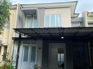 Disewakan Rumah 2 Lantai, Dalam Cluster Water Spring, Luas Tanah 160M2, Kamar 3+1, Full Furnished Hanya 2 Menit ke Mall Living World, Grand Wisata