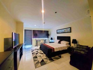 Studio Condo for Sale in Oxford Suites Poblacion Makati RH19156