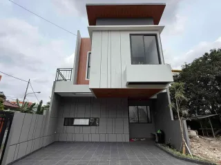Dijual Rumah Di Cirendeu 2 Lantai Di  Gratis Canopy  dan Free Kitchen Set, Jakarta Selatan