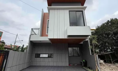 Dijual Rumah Termewah  Di Cirendeu 2 Lantai Di  Gratis Canopy  dan Free Kitchen Set, Jakarta Selatan