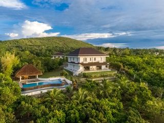 Ocean's Embrace a Breathtaking Home with Luxury Views