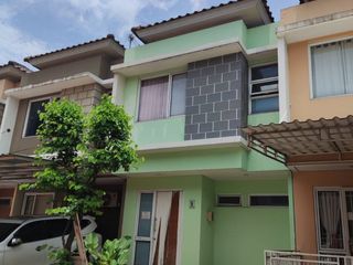 Disewakan bulanan dan di jual rumah furnish di Virginia Village. Gading Serpong