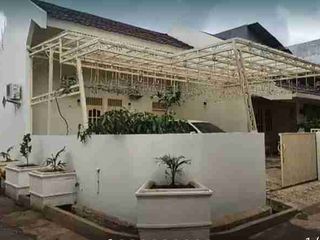 Jual Cepat Rumah Hook Semi Furnish Strategis di Jatibening Indah