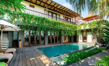 Villa Kawasan premium dijual, di Batu Bolong.