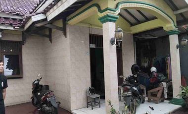 DIJUAL RUMAH MANTAN ARTIS, DUA RUMAH JADI SATU DI DAERAH PERUMNAS TANGERANG DEKAT PINTU TOL KARAWACI DAN LIPPO SUPERMALL.