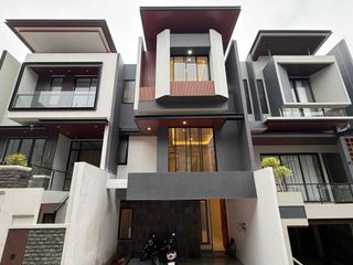 DIJUAL RUMAH MEWAH MURAH DEKAT TOL TB SIMATUPANG JAGAKARSA, JAKARTA SELATAN