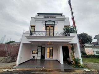Cibubur - Rumah Mewah 3 Lantai Konsep Modern Tanah Luas Lokasi Dekat Tol Cibubur
