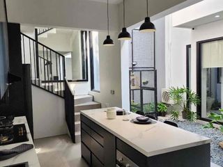 dijual jakarta selatan  .  rumah bagus , tropikal industrialis cilandak