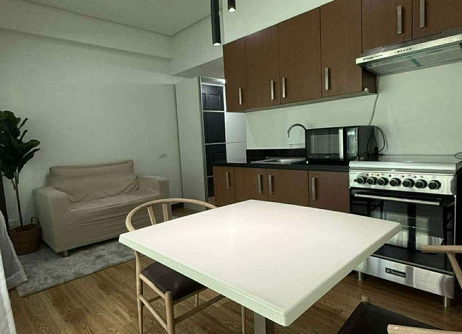 FOR RENT : The Aston at Two Serendra | Lamudi.com.ph