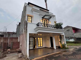 Dijual Rumah Mewah 3 Lantai di Cibubur Pinggir Jalan Hunian Eksklusif Cluster