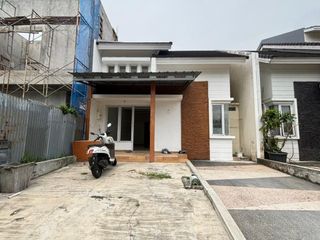 Disewakan Rumah Unfurnished Luas 154M2, Kamar 4, Carpot 2 Mobil, Akses 2Km Langsung Tol Tambun, 1Km Dari Mall Living World Grand Wisata