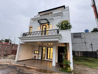 Brand New House Cibubur Rumah Mewah 3 Lantai Konsep Modern