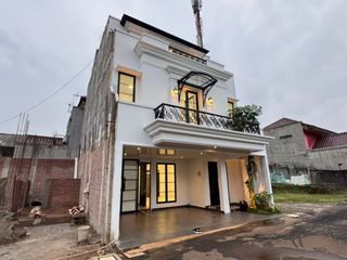 Dijual Rumah Mewah 3 Lantai di Cibubur Pinggir Jalan Hunian Eksklusif Cluster