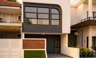 Green Tombro Rumah 2,5 Lantai dengan Rooftop Panorama Pegunungan Kota Malang