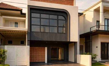 Rumah Modern Kota Malang 2,5 Lantai dengan Rooftop Luas dan Mountain View