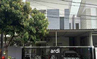Dijual rumah 2 lt, 8x20, shm, hdp timur, cluster buferly hils Duta garden