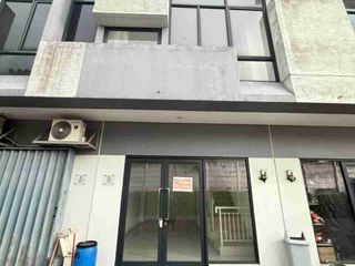 Di Jual / di sewakan ruko  bagus  2 lantai di Anggrek Loka BSD